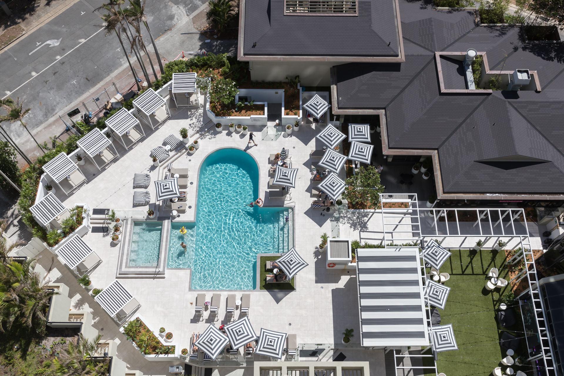 Qt Gold Coast Hotel Bagian luar foto The pool at the Hotel